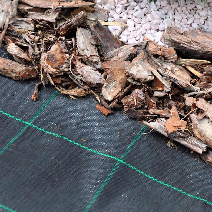 Agrotextil GeoTerra negru sau alb 100g/mp