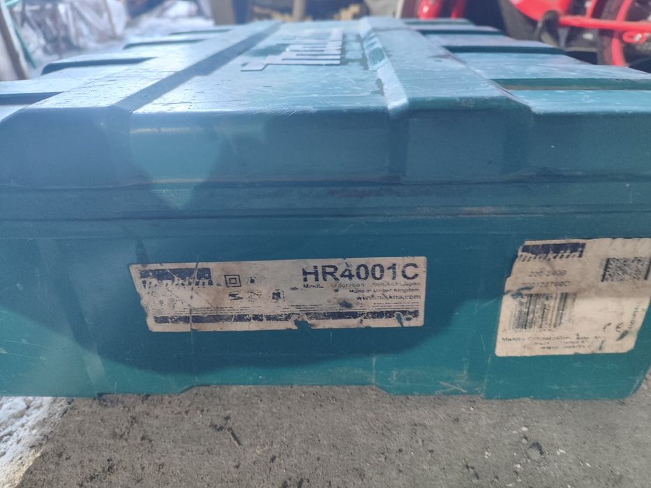 Перфоратор MAKITA HR4001C