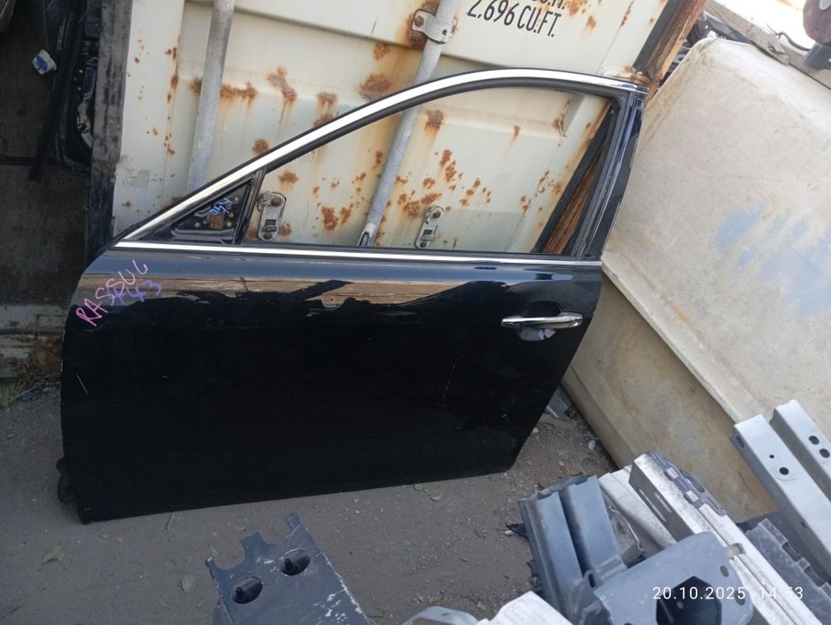 Передняя дверь Toyota Camry 40