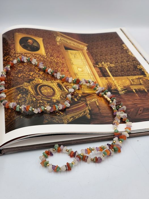 Винтидж дълго колие с полускъпоценни камъни