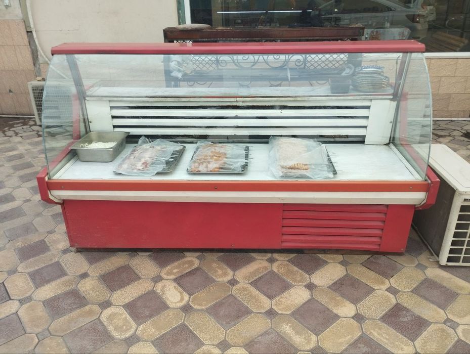 Vitrina xoladilnik