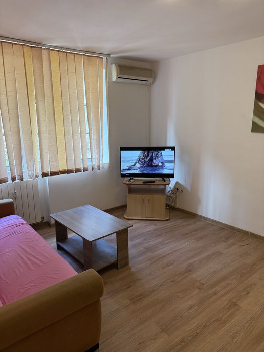 Vand apartament doua camere ULTRACENTRAL parter