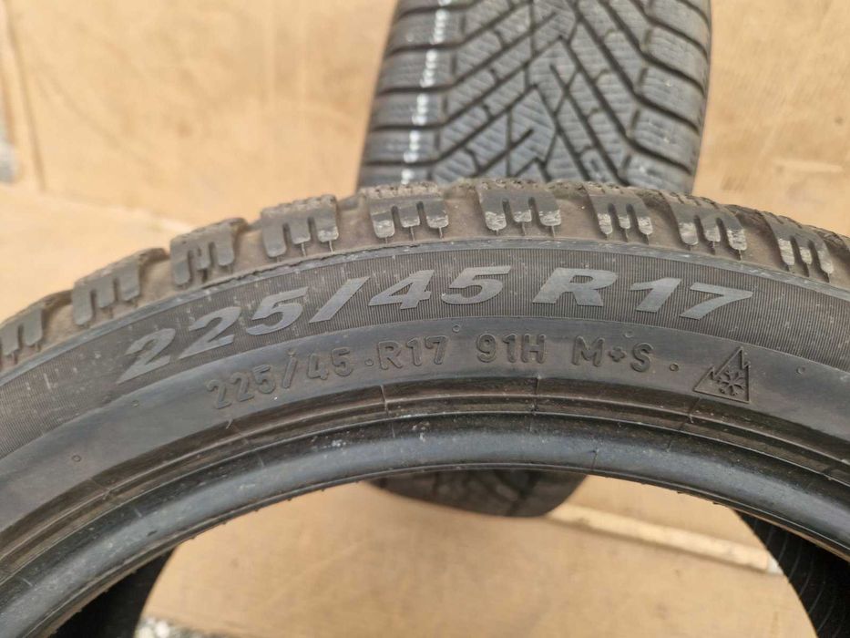 2 Pirelli R17 225/45
Зимни гуми 
DOT3422