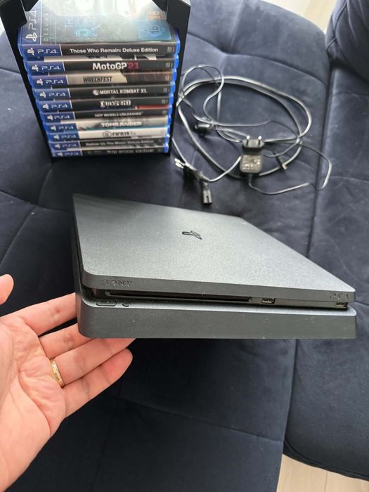 Consola ps4 slim