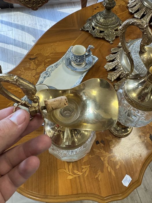 Pereche carafe din sticla si metal aurit