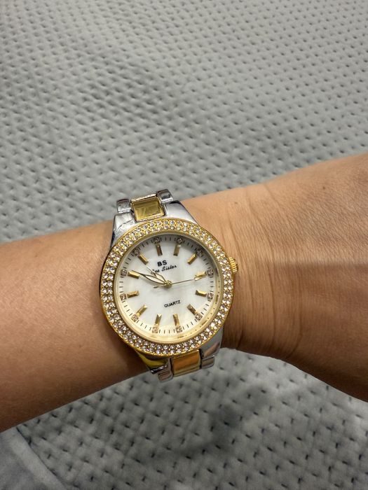 Часы кварцевые новые