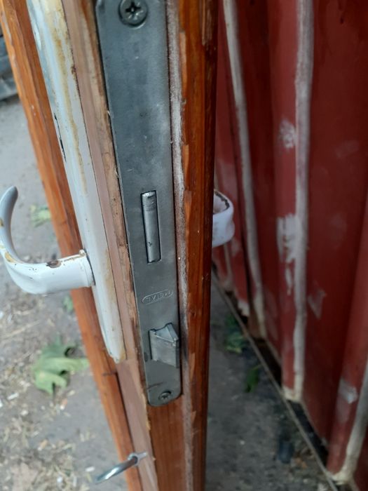 Дървена врата тип,,Велинград, с отвори за светлина.Масивни врати без о
