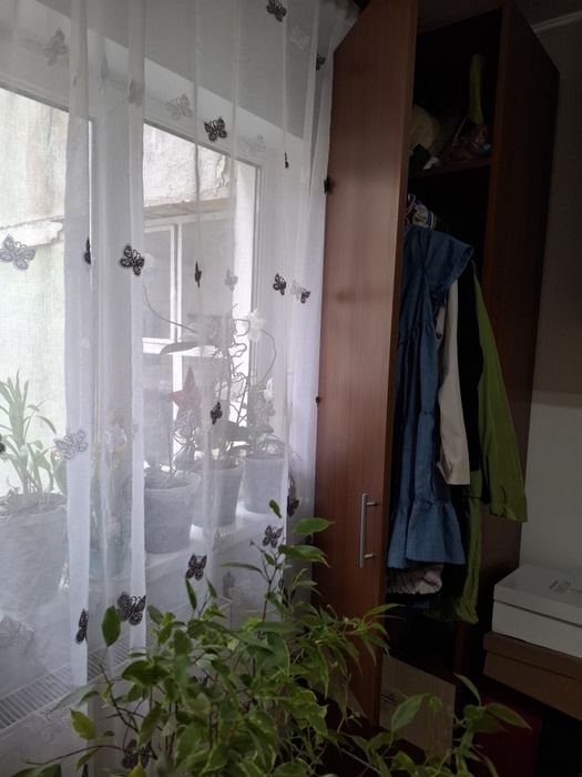 Mobila dormitor cu pat pe colt,saltea dormeo , corpuri suspendate