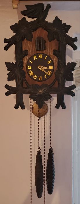 Ceas cu cuc din lemn