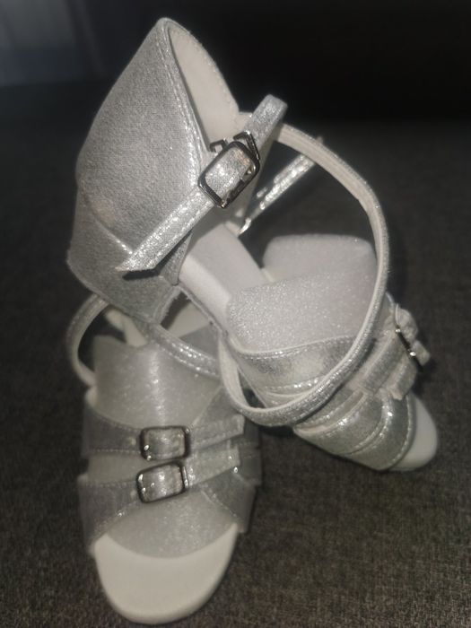 Детски обувки за спортни танци