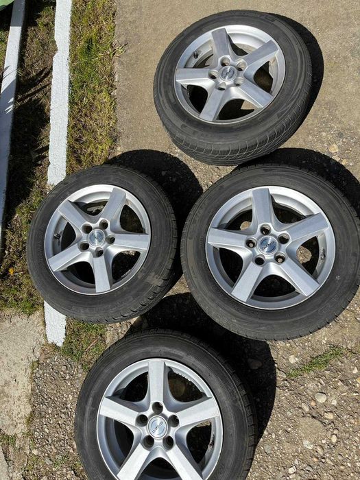 Vând roți ( jante R15 + cauciucuri, 5 prezoane )