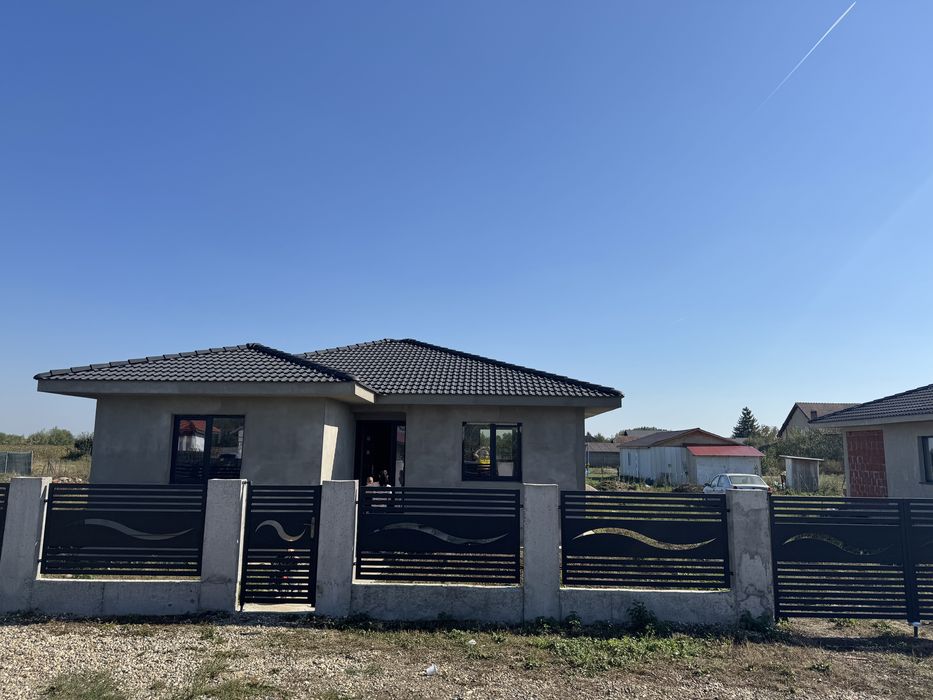 Casă pe parter de vânzare