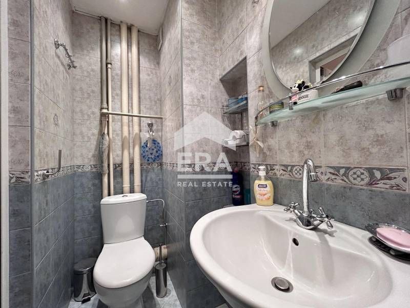 Дава се под наем Тристаен апартамент в София, Център - 70 кв.м за 700 € - Снимка #9