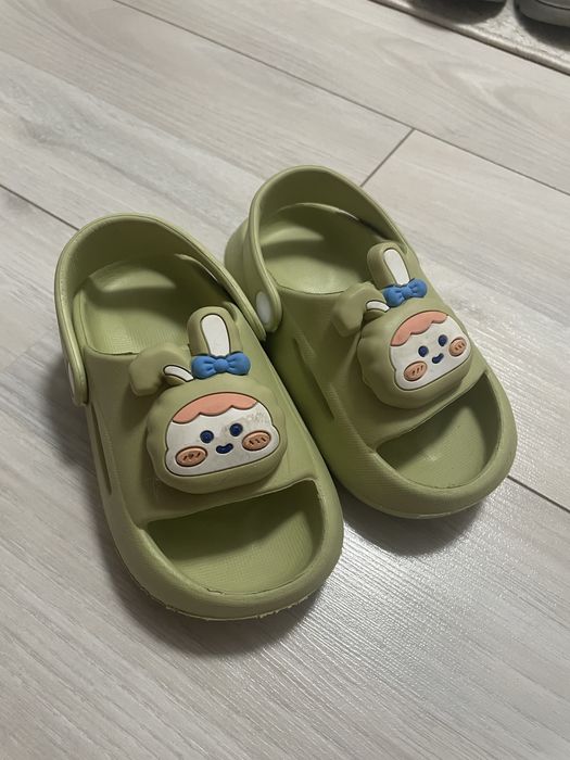 Продам обувь для девочек.