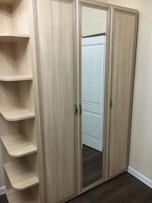 Отличный 3-х дверный шифонер