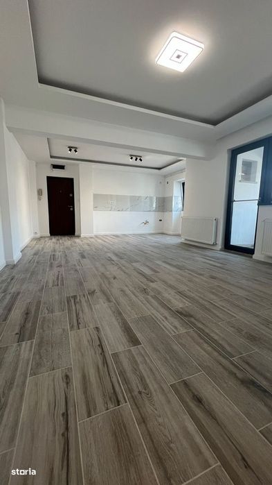 Apartament cu 3 camere RENOVAT Zona CENTRALA Etaj INTERMEDIAR