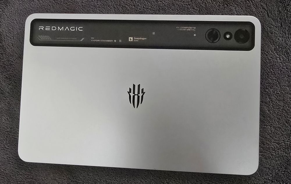 Vând Tabletă Gaming REDMAGIC Astra | Snapdragon 8 Elite | 16GB RAM + 512GB UFS 4.1 | Display OLED 2.4K