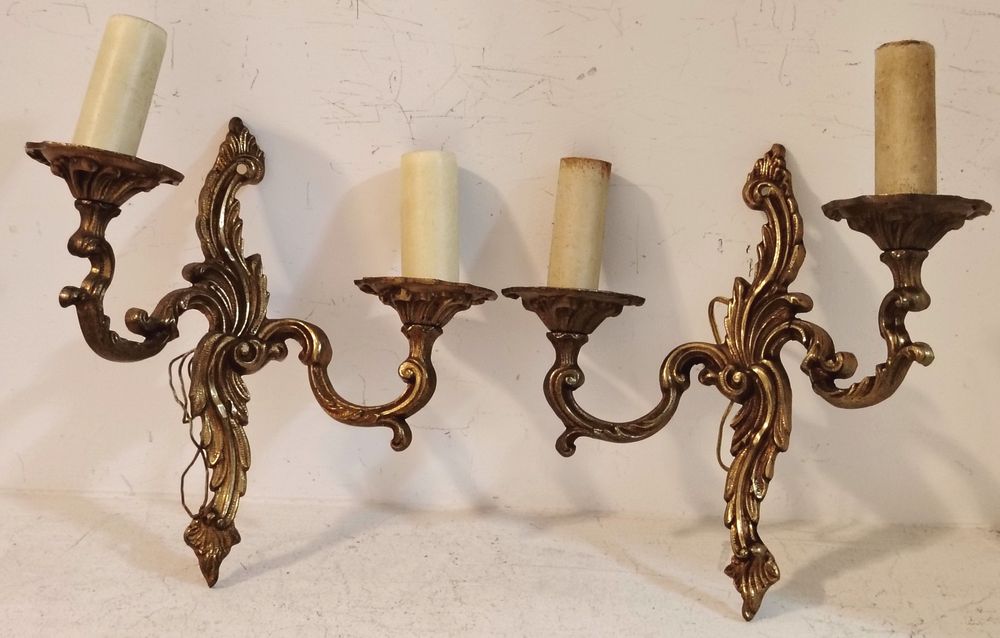 Superbă pereche de aplice din bronz masiv în stil Rococo,piese cu o lucratura de o foarte mare finețe