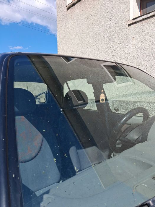 Продавам Нисан Микра