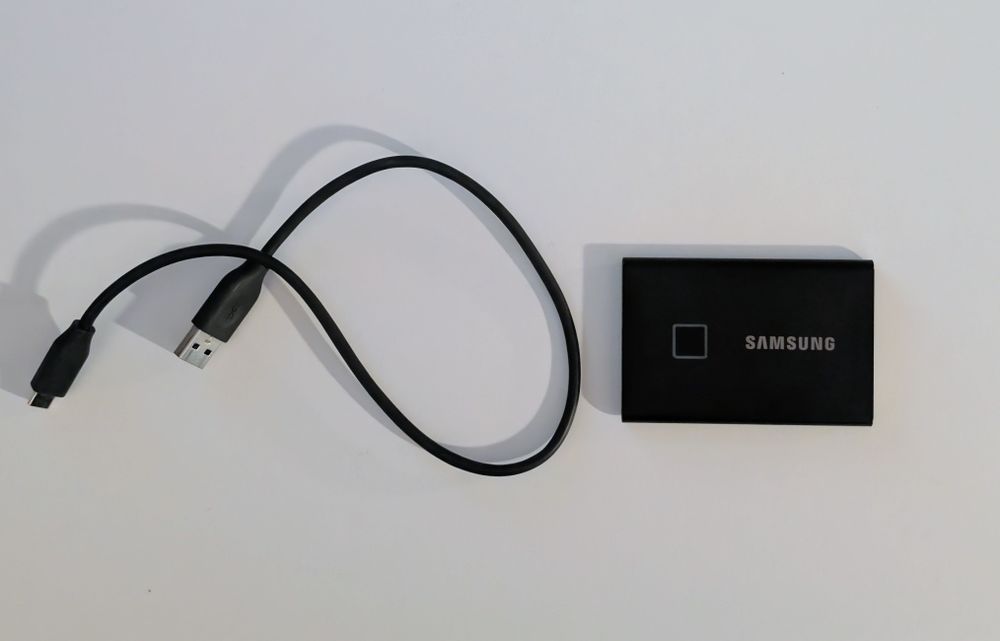 SSD extern Samsung T7 Touch, senzor amprenta, 2TB, USB 3.2, Black