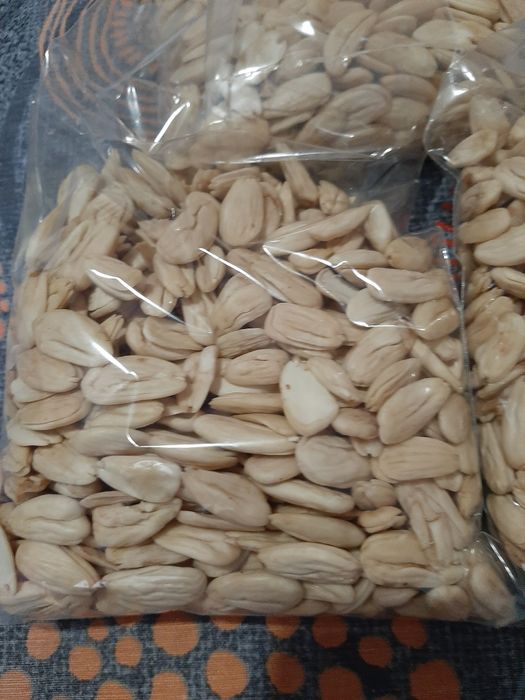 Българси хрубкави бадем