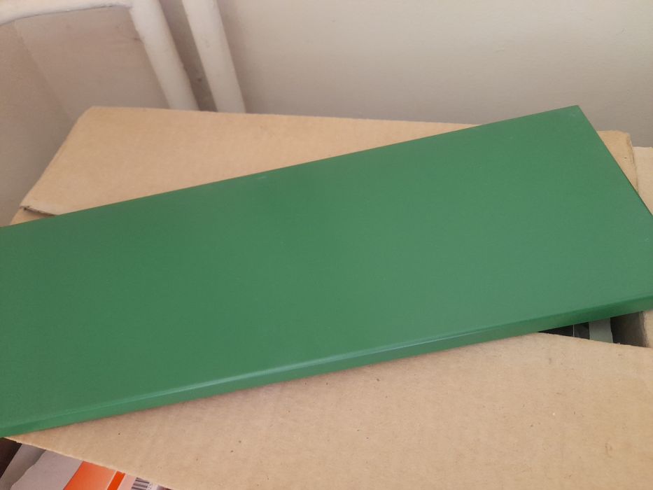 Етажерки от метал от Москва-зелени, черни