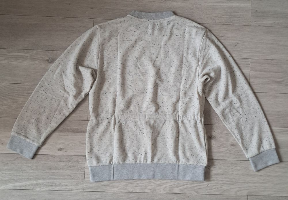 Дамски пуловер дълъг ръкав, размер - S/M.