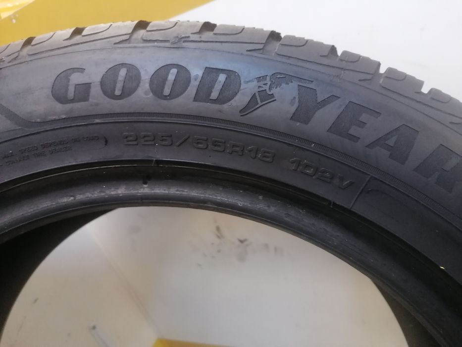 225/55/18 4 *Goodyear iarna 102v dot 3224.  5,,60mm