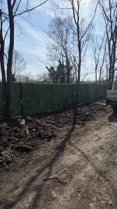 Изграждане на огради(ограда)с мрежа, бетонни,поцин. колове,почистване