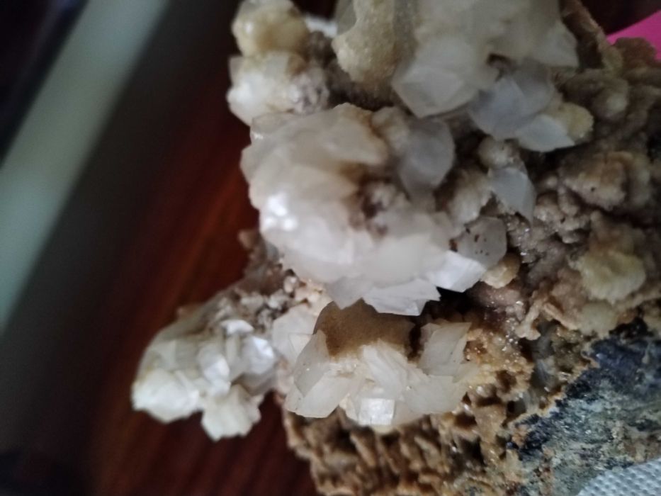 Cuart masiv cu dolomit-cristale mari de 3-4 cm