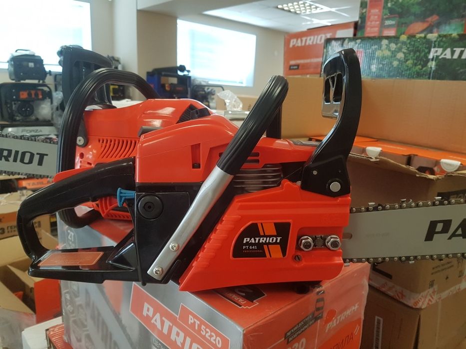 Бензопила , пила бензо, сучкорез.