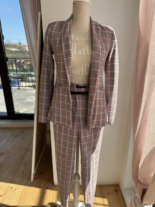 Дамски костюм