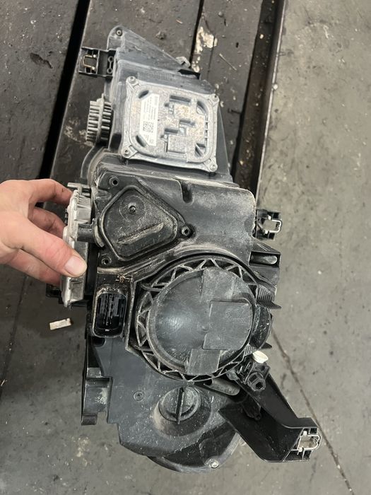 Far xenon dreapta cu sticla sparta bmw e70 2012 complet