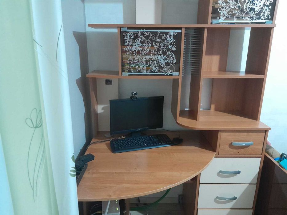 Продам стол письменый