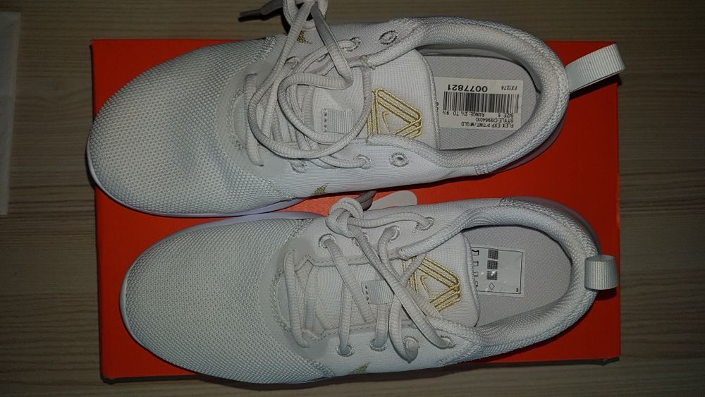 Оригинални маратонки Nike дамски