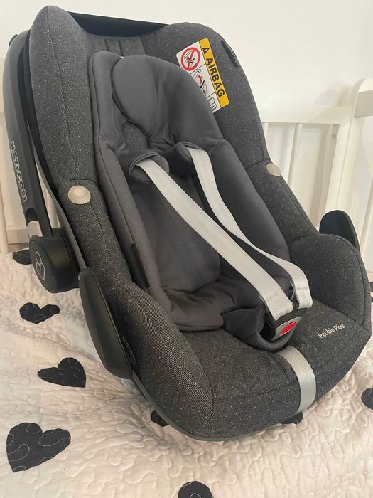 Продам комплект кресел Maxi-Cosi