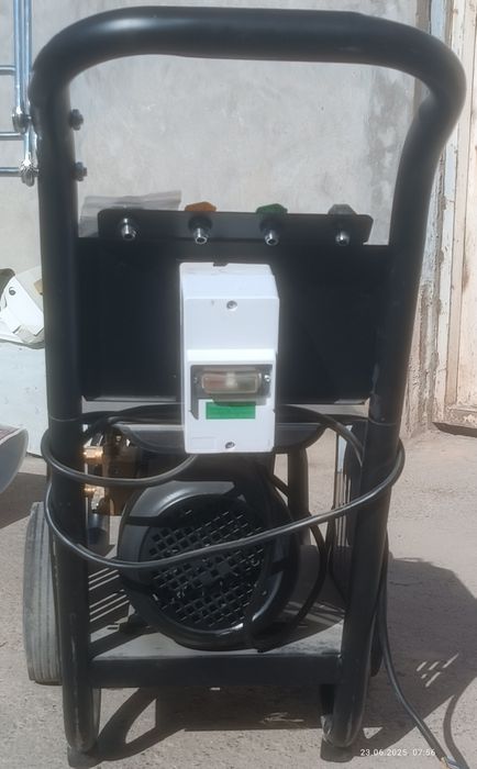 Продается Карчер на 380 V.  Мощность 250-300 атмосфер