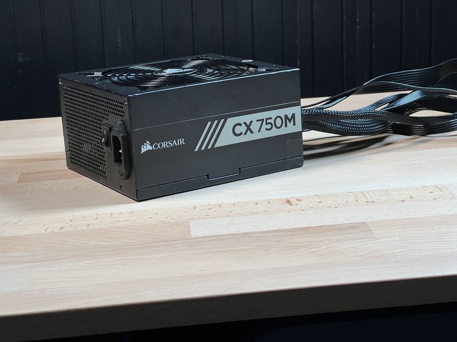 Corsair CX750M — 750W — semi modulară — stare perfectă
