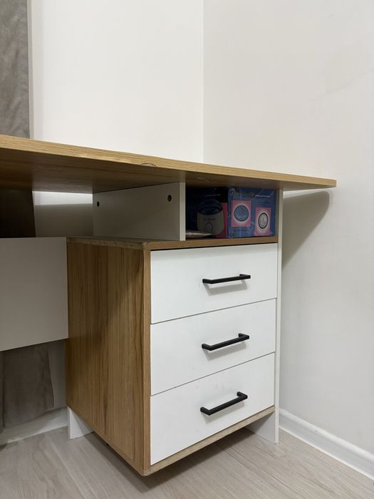 Стол из ИКЕЯ деревянный