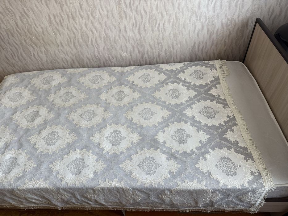 Продам кровать с матрасом