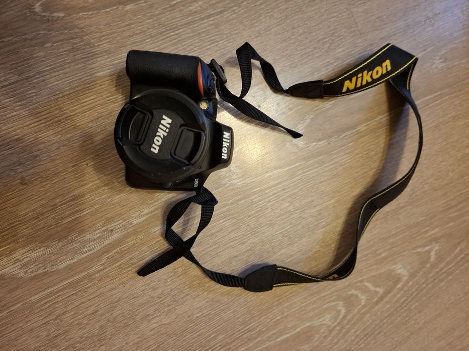 Aparat foto Nikon DSLR D3500 18-55 kit VR + acumulator + card