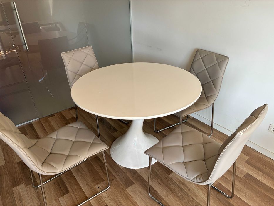 Малка маса със столове