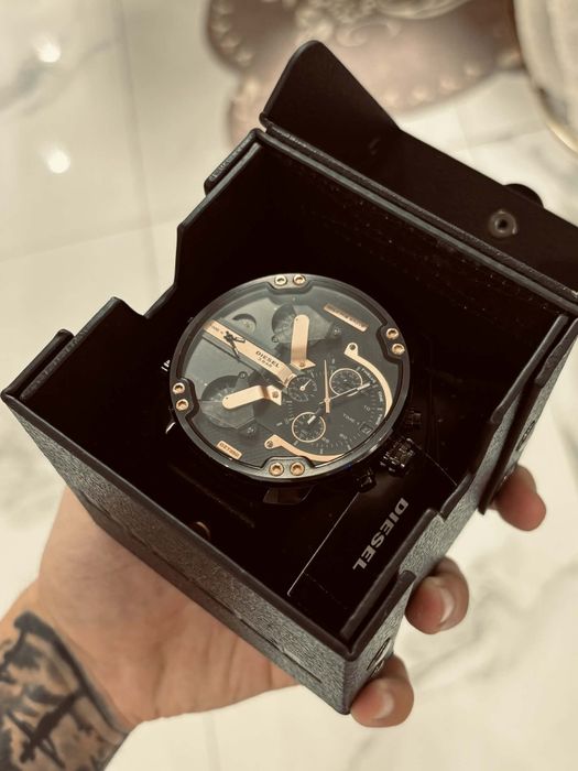 Продавам часовник Diesel