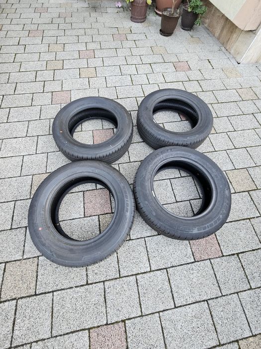 Vând pneuri de vară Falken 205 65 R16