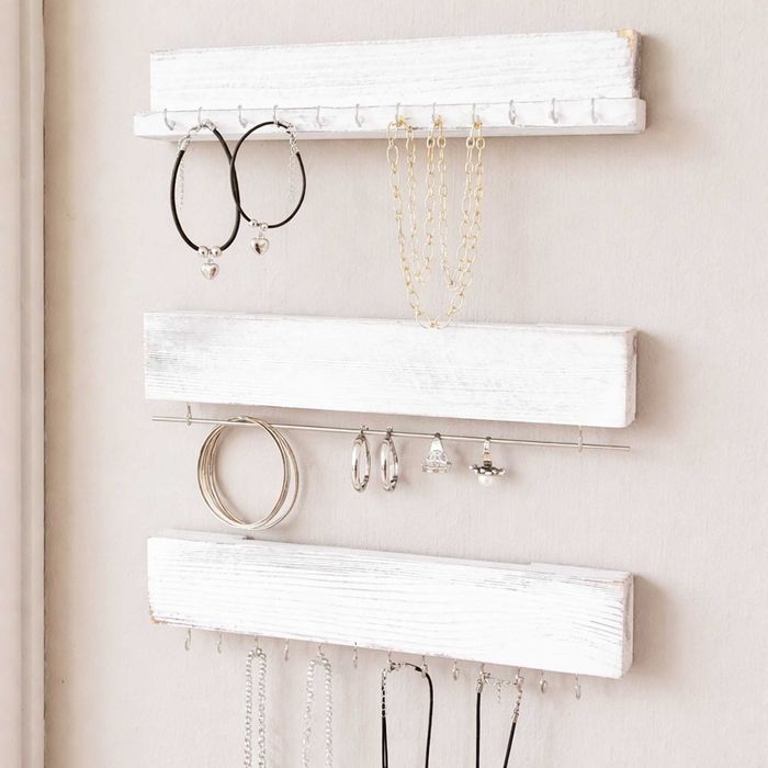 Органайзер бижута медали за стена дървен с кукички поставка закачалка