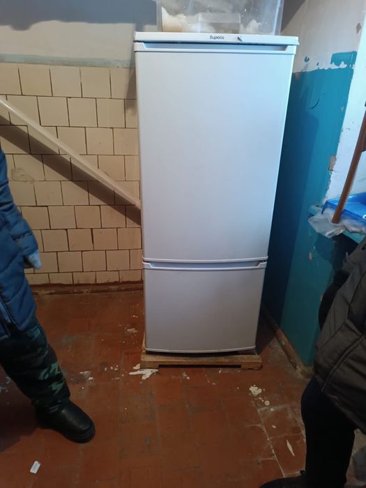 Продам холодильник куплен год назад