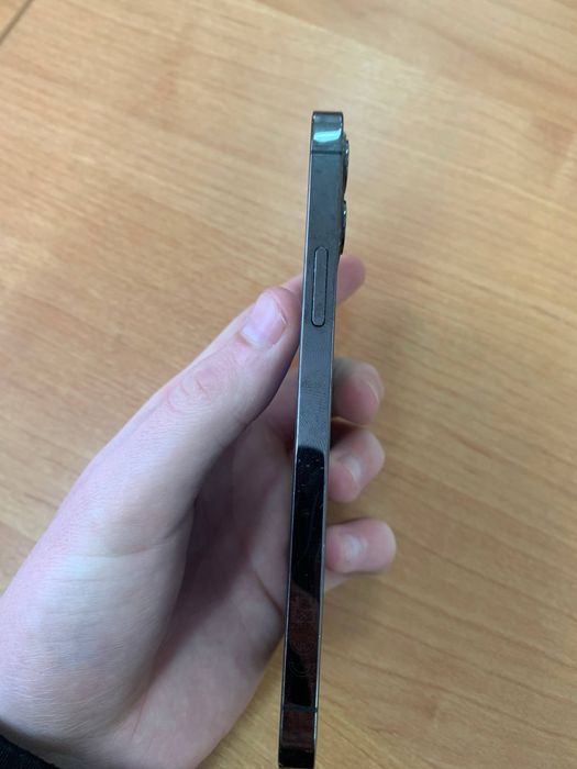 Продам айфон 12 про