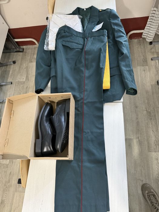 Продам костюм парадный