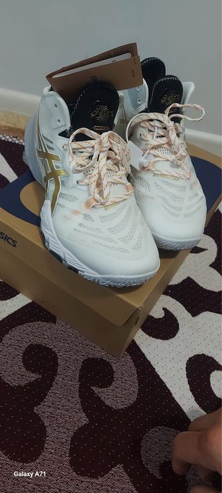 Кроссовки ASICS