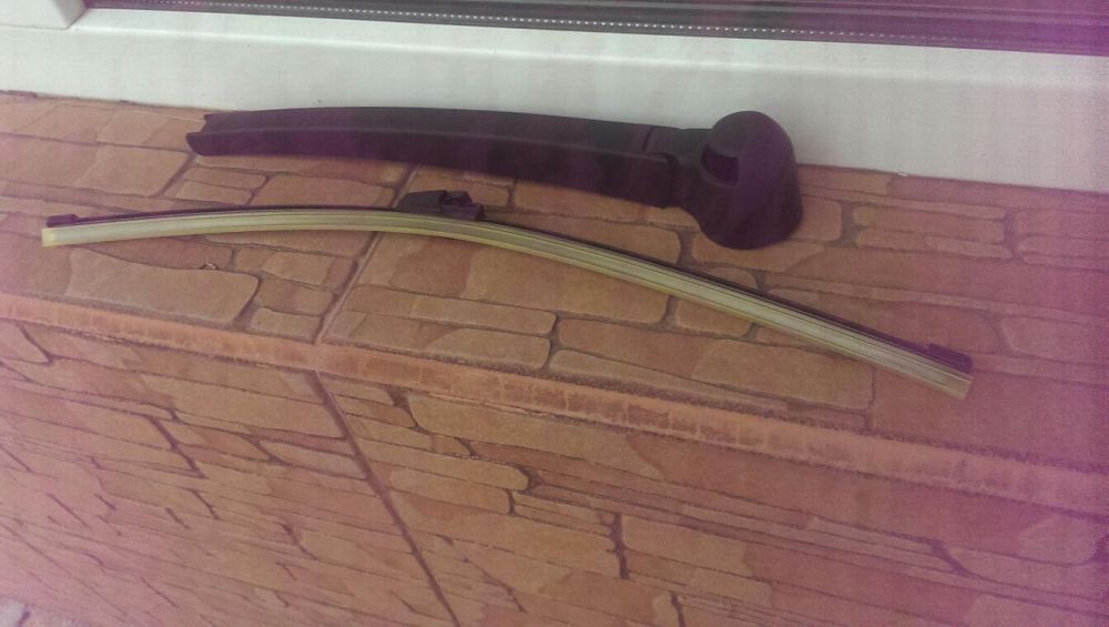 Задно рамо с чистачка за VW TOURAN /03-15/ ТАУРАН